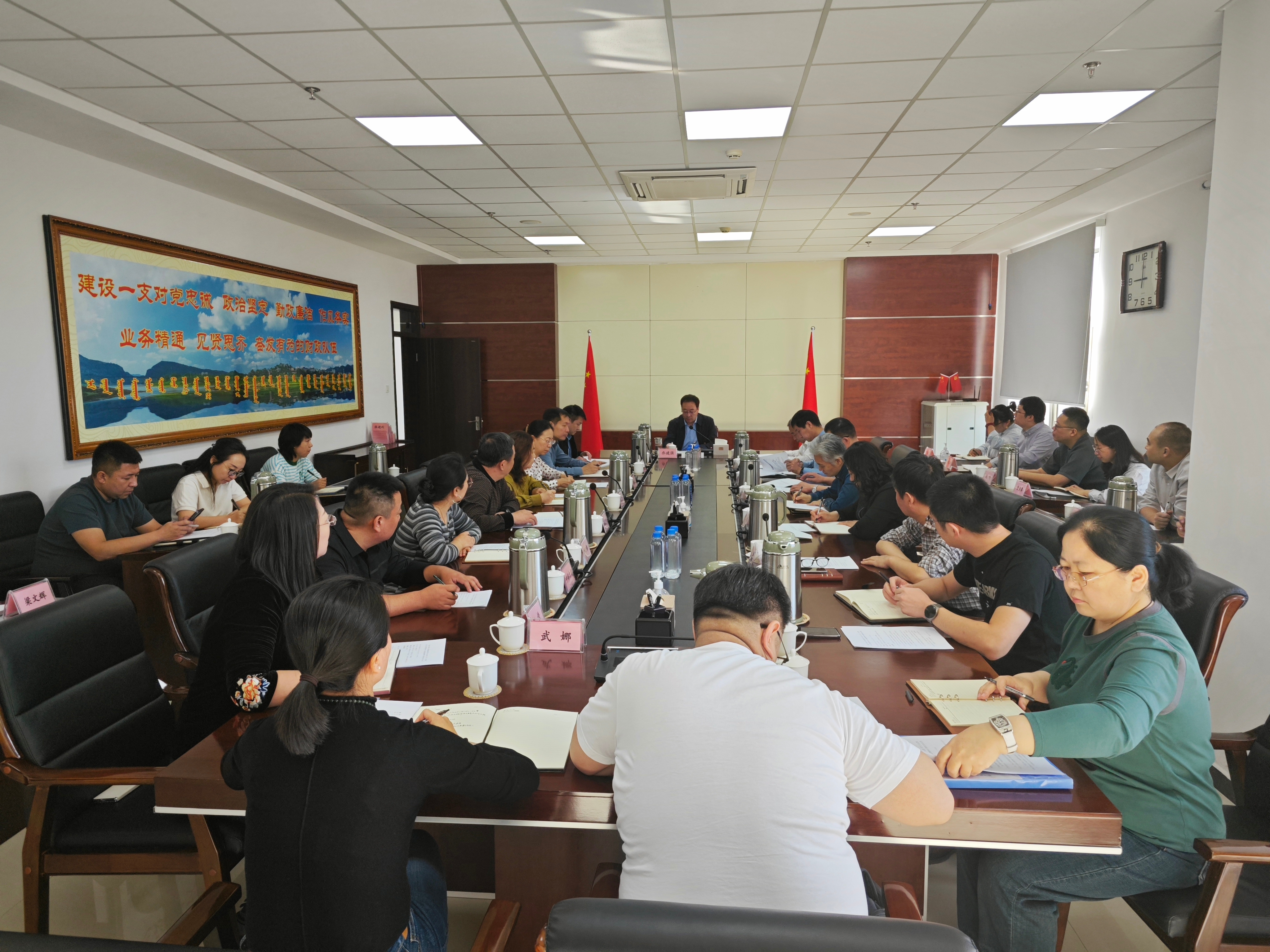 锡盟财政局（国资委）党组启动部署开展深入贯彻中央八项规定精神学习教育工作