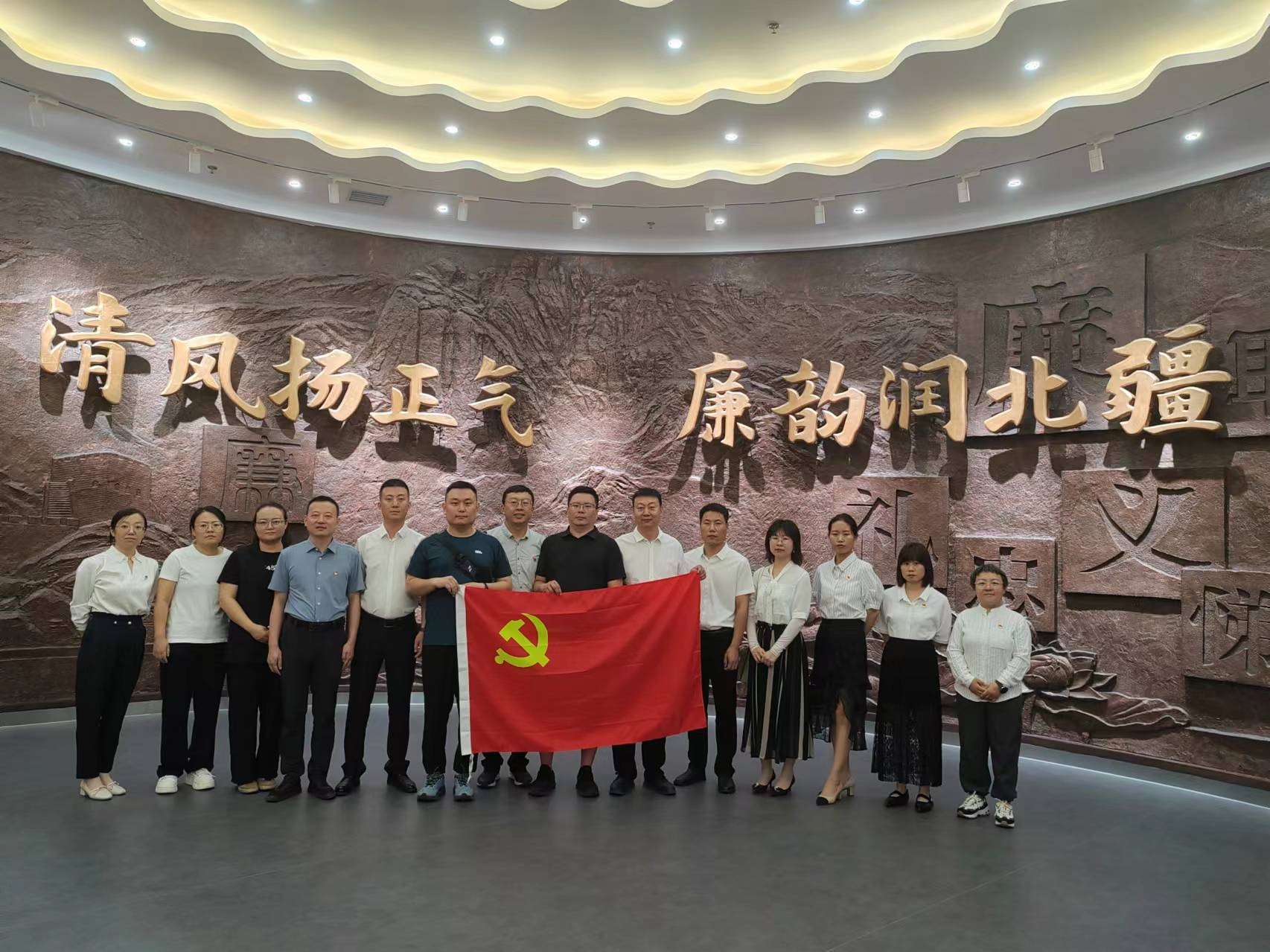 扬清风正气 守廉洁初心——锡盟能源局组织 开展警示教育主题党日活动