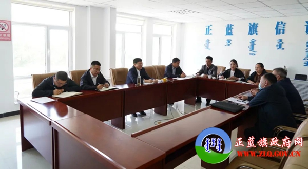 旗委书记李博峰现场接待群众来访