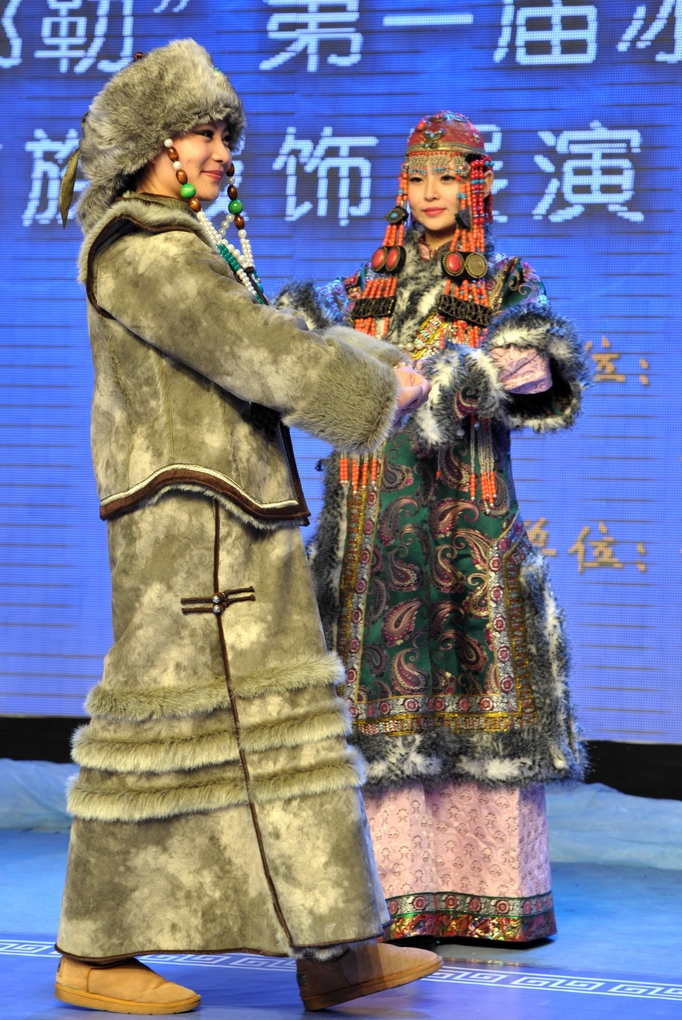 蒙古族服饰展演